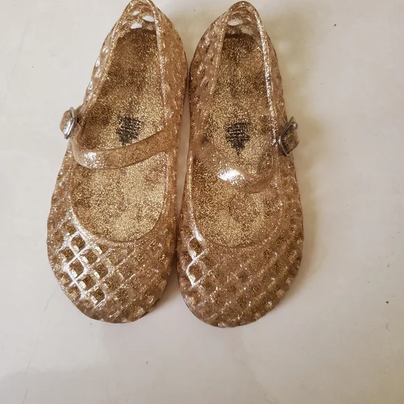 🚫🚫SOLD🚫🚫Glittery Gold water sandals for girl size 9 - Picture 3 of 4